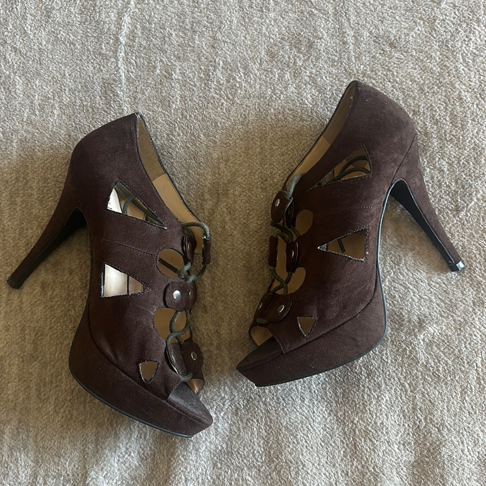 Guess size 7.5 brown heels